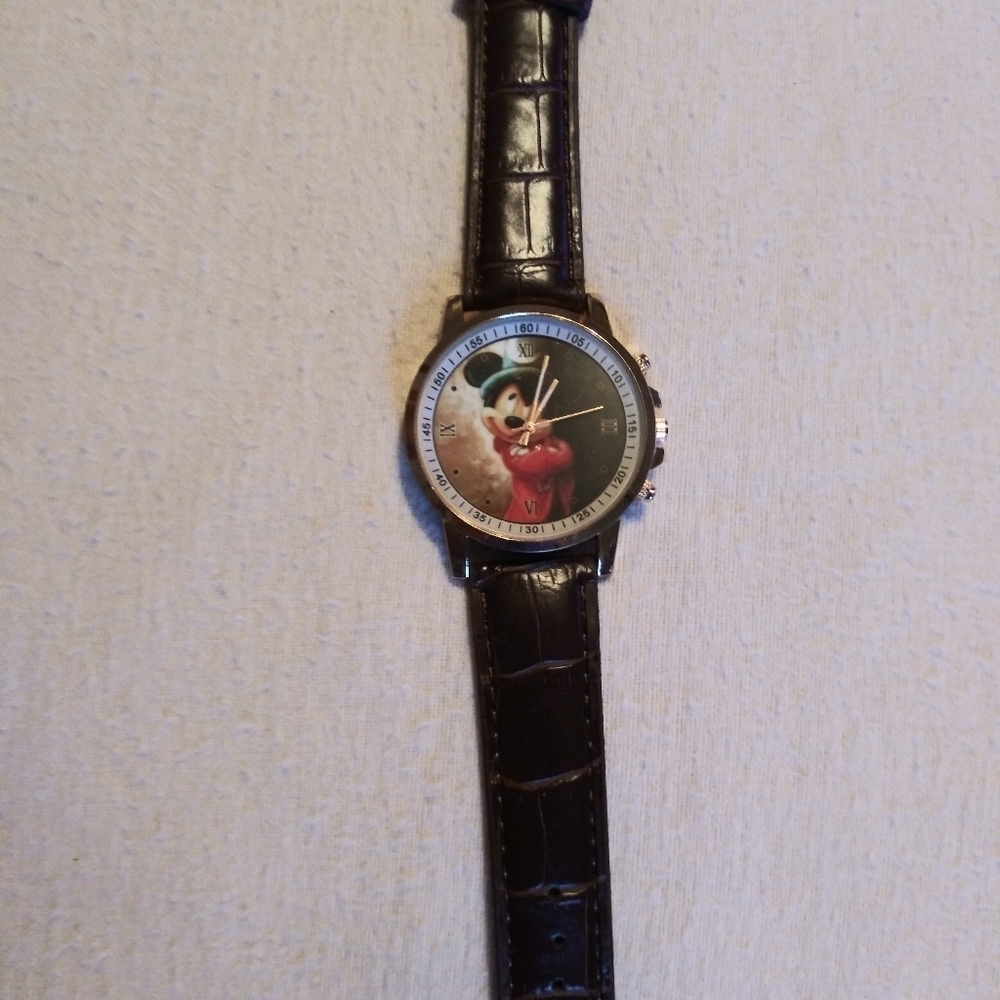 Mickey Mouse brand new men's watch - Picture 2 of 3